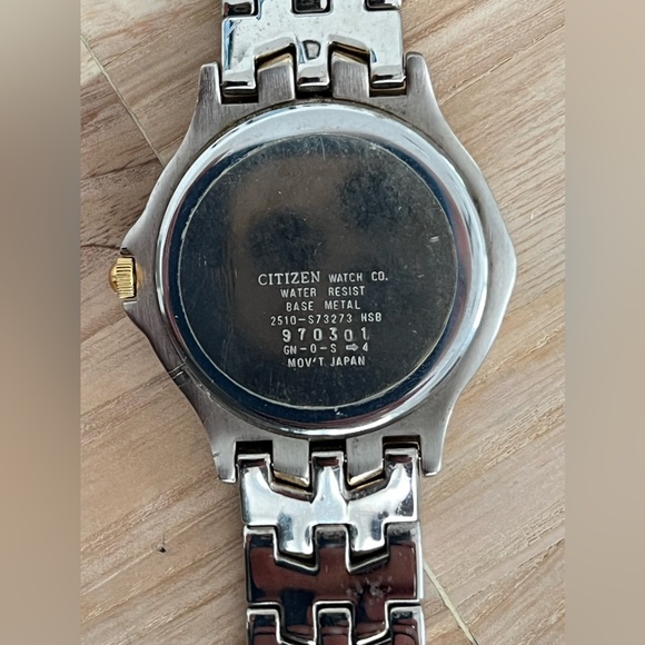 Citizen Quartz Men’s Watch Two Tone Bracelet Light Gold Tone Dial Date Window - Picture 10 of 14